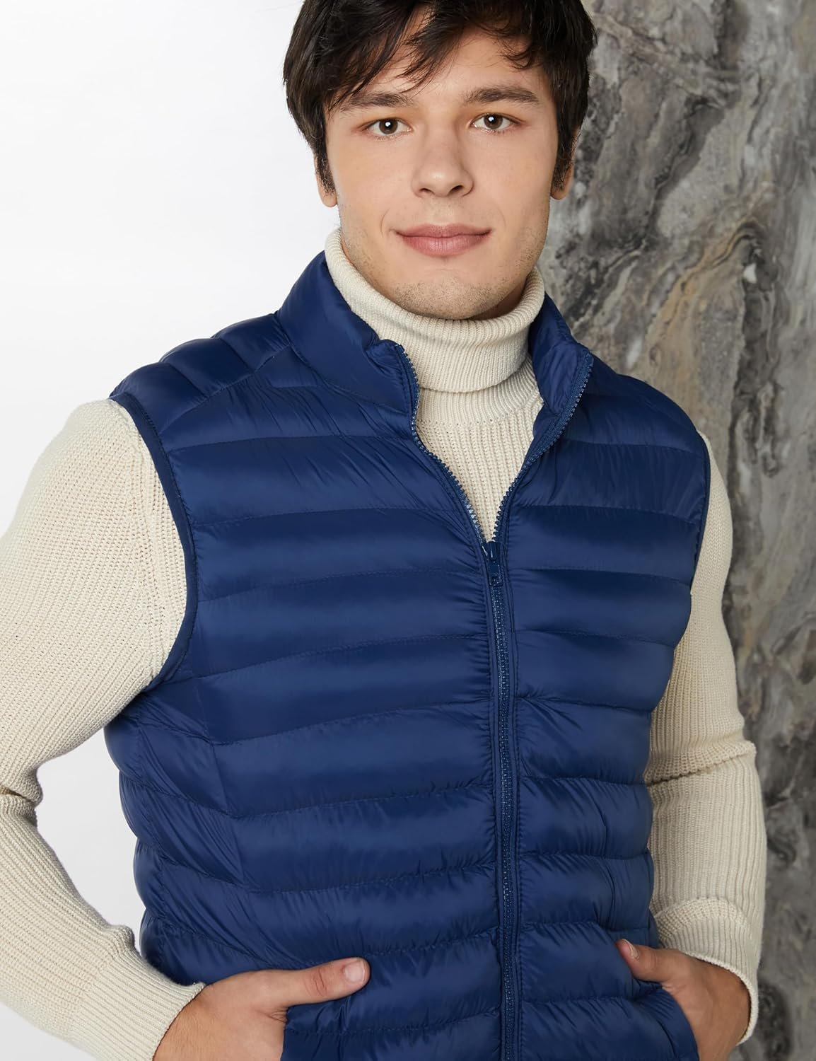 Amazon Brand - Symbol Men's Feather Light Nylon Quilted Jacket - Image 4