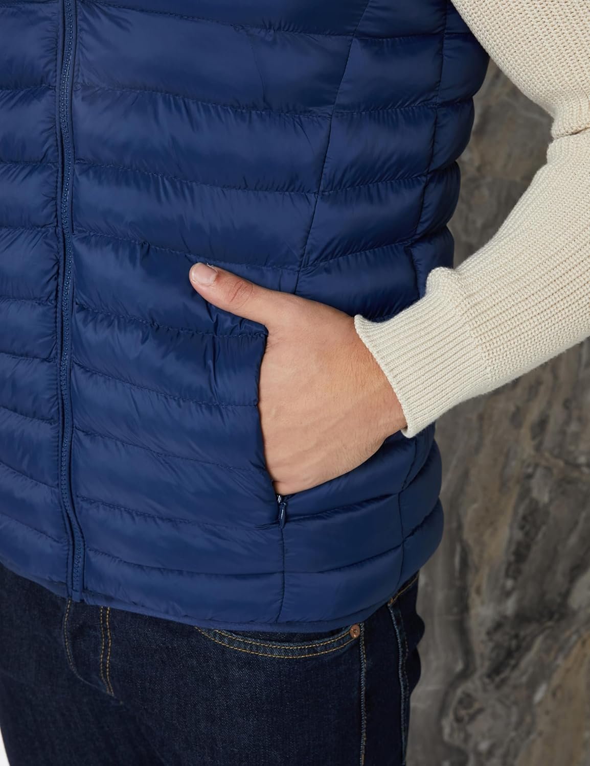 Amazon Brand - Symbol Men's Feather Light Nylon Quilted Jacket - Image 5